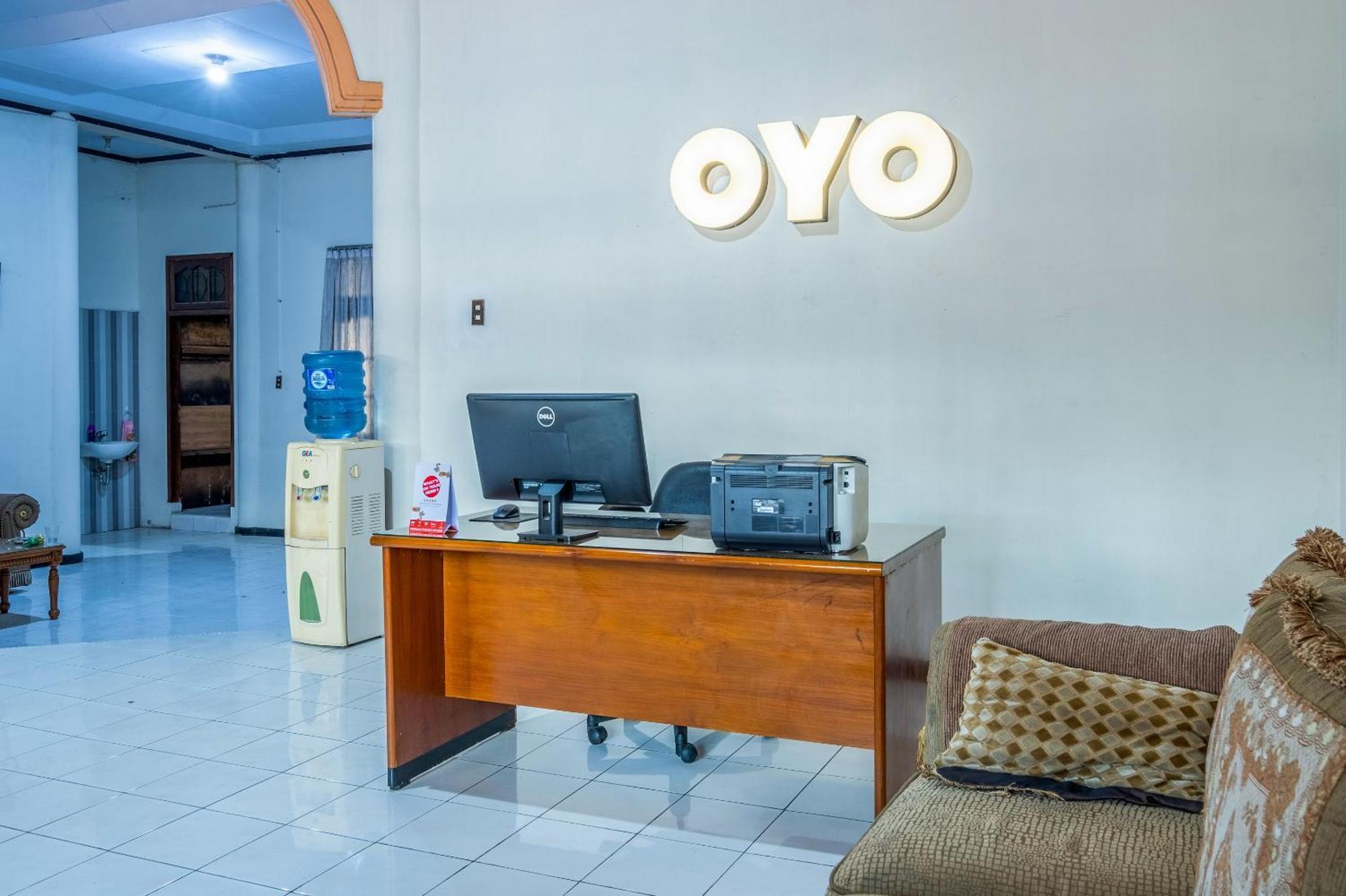 Oyo Collection O 1032 Rahayu Residence Syariah Cirebon Exterior foto
